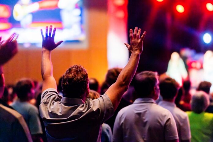 The People Who Shun Super-Popular Pop Culture — Entertainment coverage by The News Beacon. Photo: Caleb Oquendo via Pexels