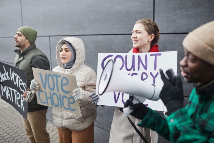Why Economy Matters for US Citizens Today — Politics coverage by The News Beacon. Photo: Edmond Dantès via Pexels