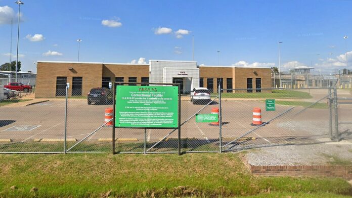 Featured image related to Convicted murderer escapes Tennessee prison: Authorities