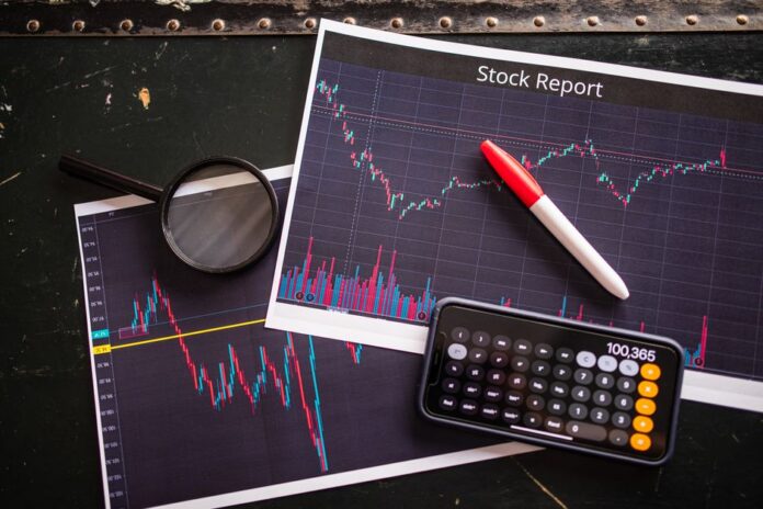 Indian shares muted as oil stays near 6-month high, Fed rate decision in focus — Economy coverage by The News Beacon. Phot...