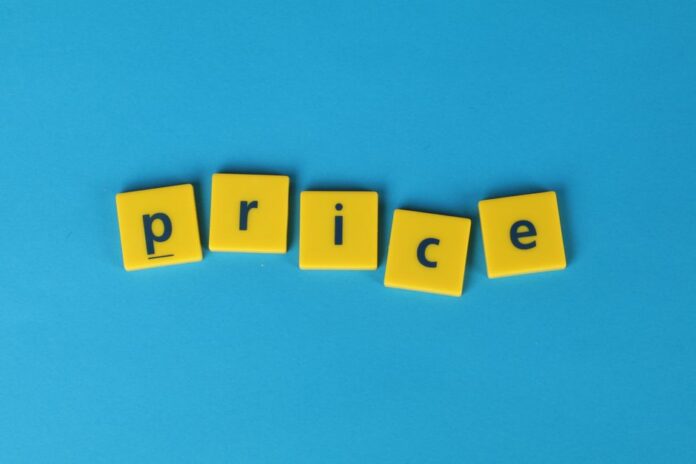 Market Minute: The rising cost of inaction by the Fed — Economy coverage by The News Beacon. Photo: Ann H via Pexels