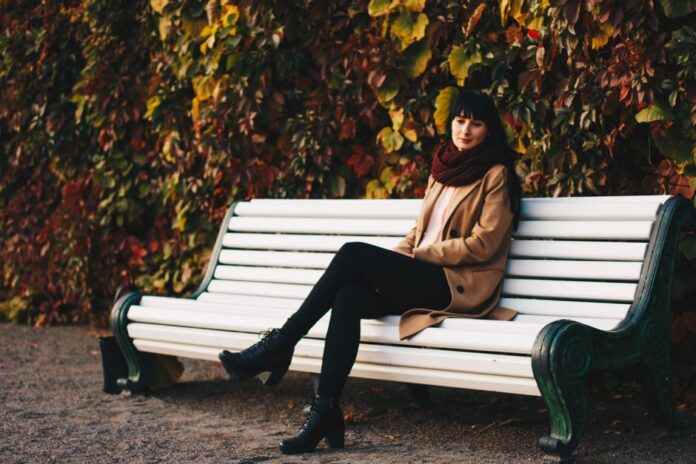 The Eternal Autumn of ‘Gilmore Girls’ — Entertainment coverage by The News Beacon. Photo: Kristina Paukshtite via Pexels